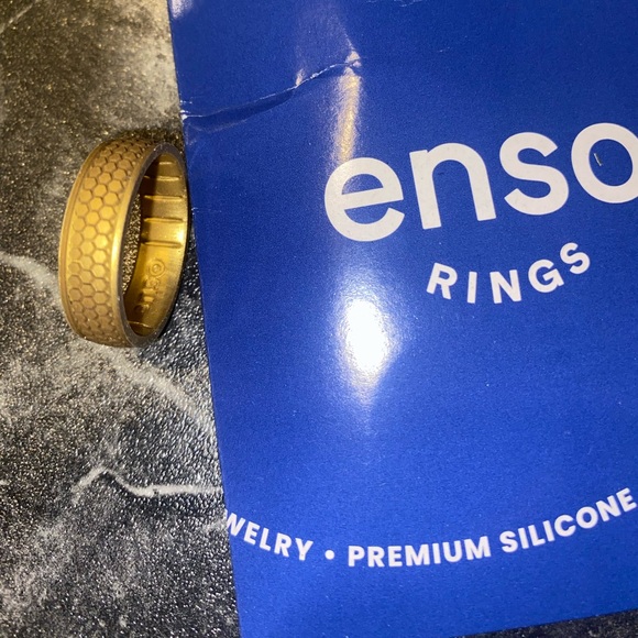 Enso Etched Signature Silicone Ring - Picture 5 of 5